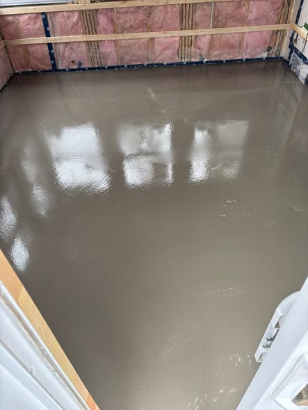 Coffrage et coulage de béton pour un plancher de véranda